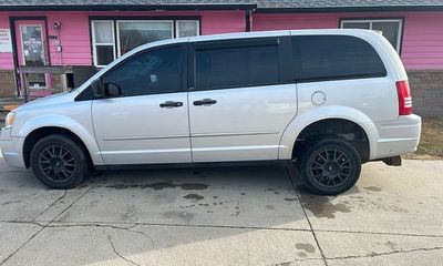 2008 Chrysler Town AND Country LX