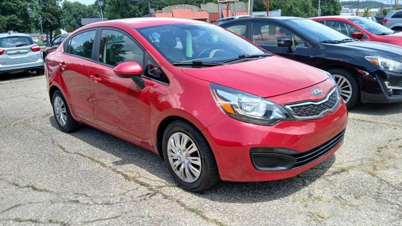 2015 Kia RIO — a typically priced live listing