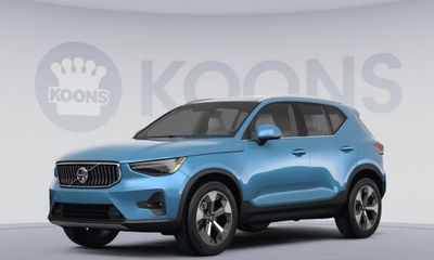 2023 Volvo XC40 Plus Bright