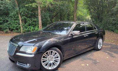 2011 Chrysler 300C Base