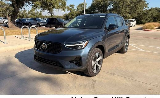 2026 Volvo XC40 Plus Dark