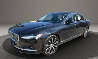 2024 Volvo S90 Plus Bright