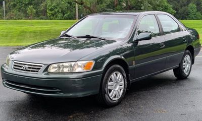 2001 Toyota Camry LE 2