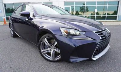 2017 Lexus IS 200T