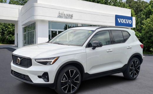 2026 Volvo XC40 Plus Dark