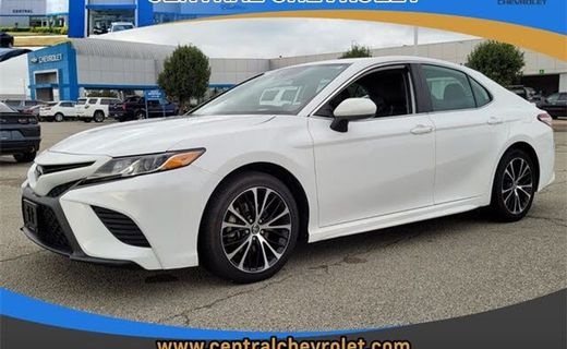2020 Toyota Camry SE