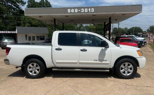 2011 Nissan Titan SV