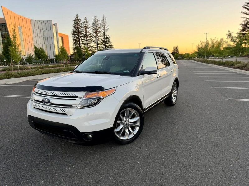 2013 Ford Explorer — a typically priced live listing