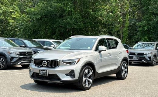 2025 Volvo XC40 Plus Bright