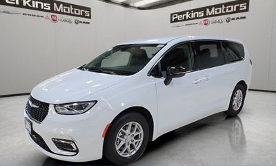2024 Chrysler Pacifica Touring L