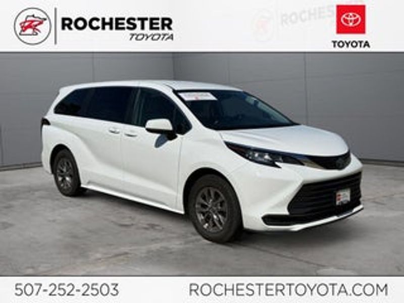 2021 Toyota Sienna — a typically priced live listing