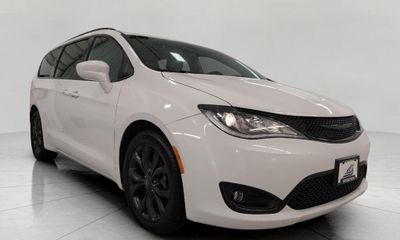 2020 Chrysler Pacifica Touring L Plus