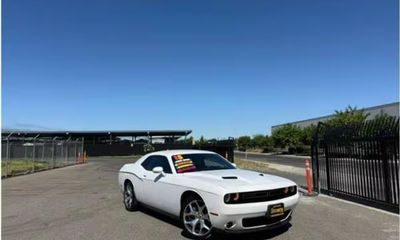 2015 Dodge Challenger SXT Plus