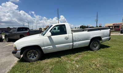 2000 Chevrolet Silverado Base