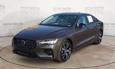 2025 Volvo S60 B5 Plus