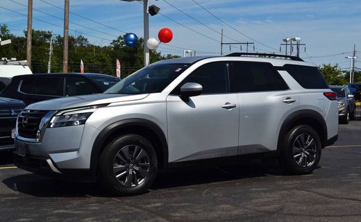 2022 Nissan Pathfinder SV