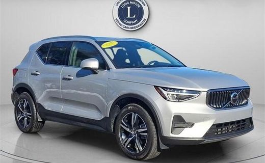 2025 Volvo XC40 Core