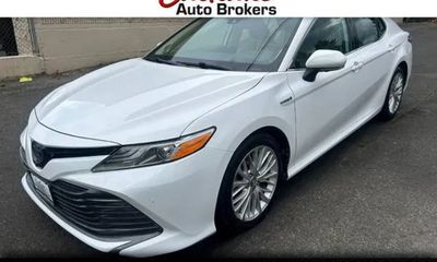 2019 Toyota Camry SE XLE Hybrid
