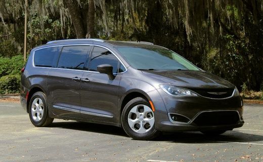 2017 Chrysler Pacifica Touring L Plus