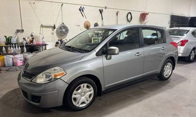 2011 Nissan Versa 18 S