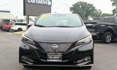 2023 Nissan Leaf SV
