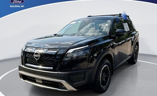2023 Nissan Pathfinder SV