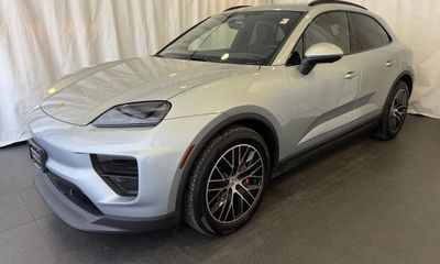 2025 Porsche Macan 4S Electric
