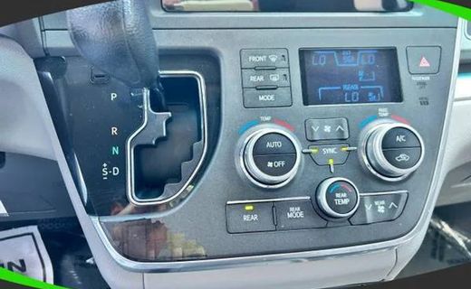 2015 Toyota Sienna LE