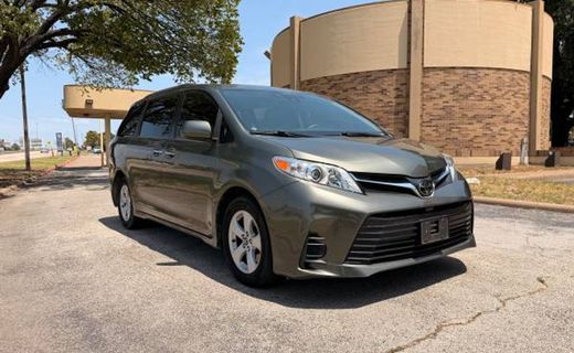 2019 Toyota Sienna LE