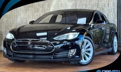 2015 Tesla Model S 70D
