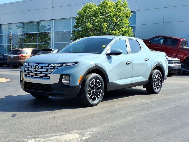 2023 Hyundai Santa Cruz — a typically priced live listing