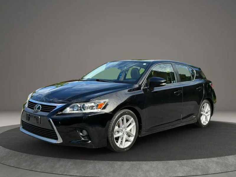 2015 Lexus CT — a typically priced live listing