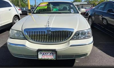 2007 Lincoln Town CAR Signature