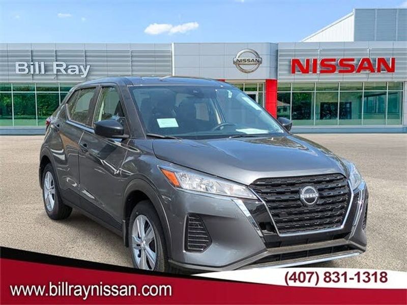 2025 Nissan Kicks Play — a typically priced live listing