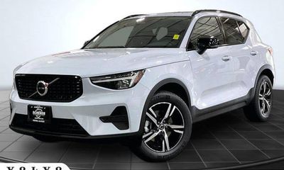 2026 Volvo XC40 Core