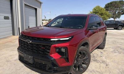 2024 Chevrolet Traverse RS