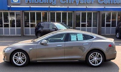 2015 Tesla Model S 70D