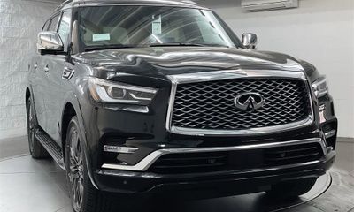 2022 Infiniti QX80 SV