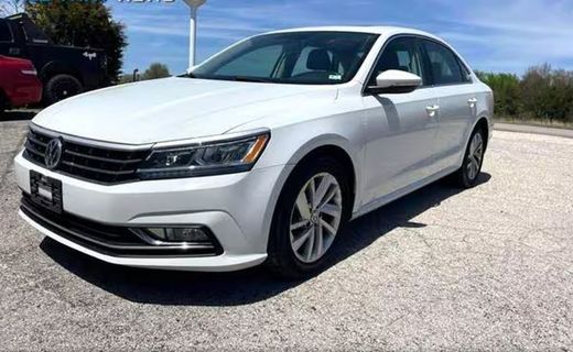 2018 Volkswagen Passat SE