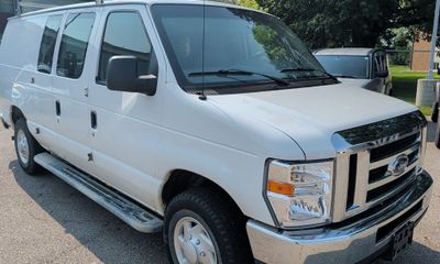 2009 Ford E-250 Cargo VAN