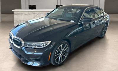 2022 BMW 330e Hybrid Plug