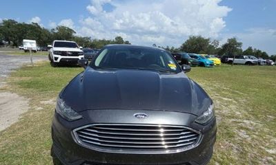 2020 Ford Fusion SE