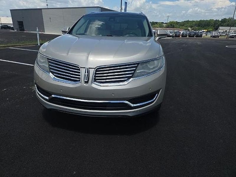 2017 Lincoln MKX — a typically priced live listing
