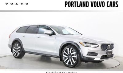 2024 Volvo V90CC Ultimate
