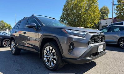 2022 Toyota RAV4 XLE Premium