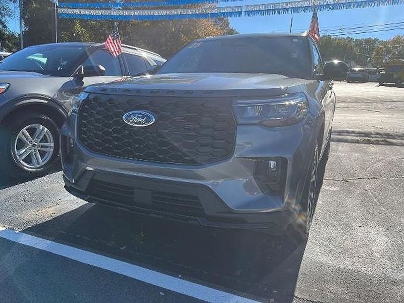 2025 Ford Explorer — a typically priced live listing