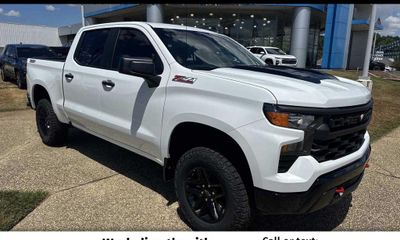 2026 Chevrolet Silverado Trail Boss Custom