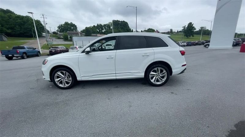 2020 Audi Q7 — a typically priced live listing