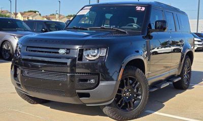 2023 Land Rover Defender 130 SE