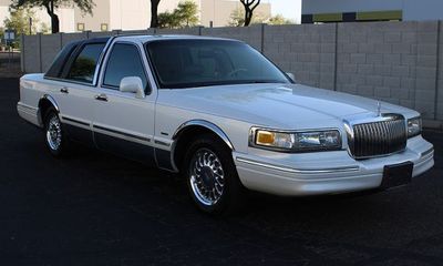 1996 Lincoln Town CAR Signature